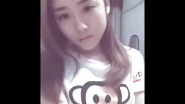 青少年正的撞到了台湾裸体的女孩的桌面上的主题