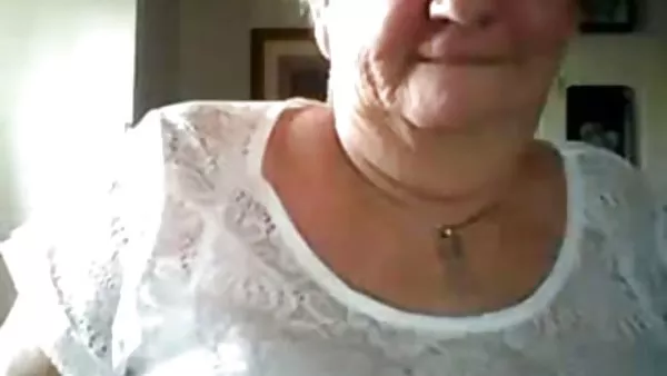 裸体的妇女的奶奶身体上的油漆性的画廊